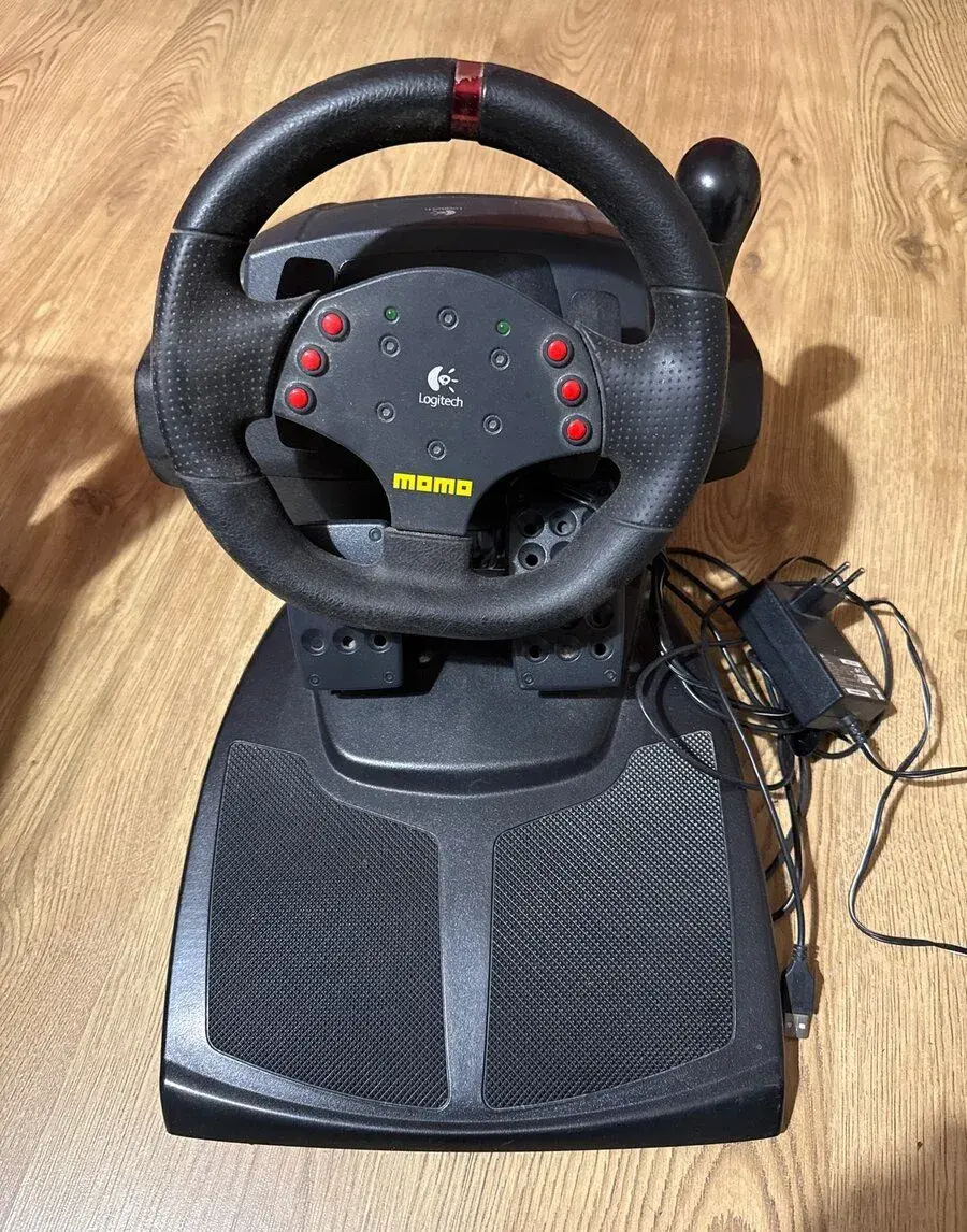 PC volant Logitech Momo