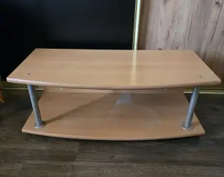 Stolík pod televízor