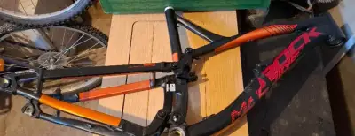 Ram enduro Rockmachine na opravu/diely, LACNO