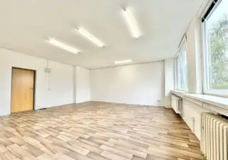 Na prenájom kanceláriu 36 m2 - ul. Vysokoškolákov Ž