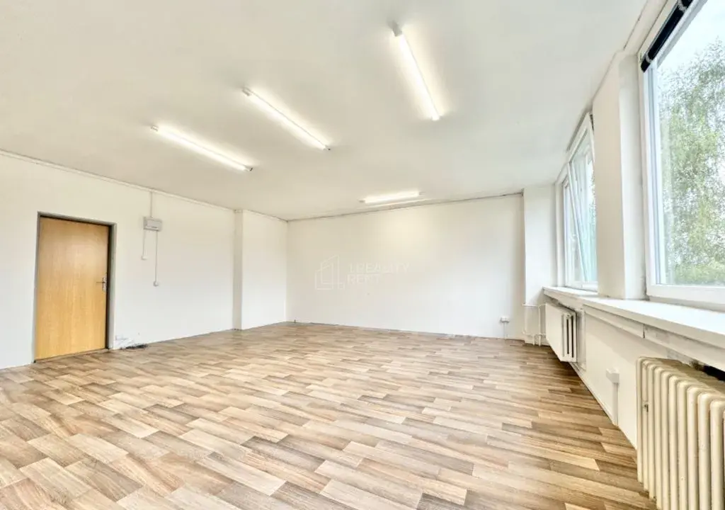 Na prenájom kanceláriu 36 m2 - ul. Vysokoškolákov Ž