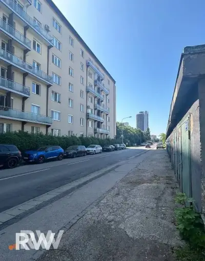 REWIN I Garáž s montážnou jamou a elektrinou na Kukučínovej