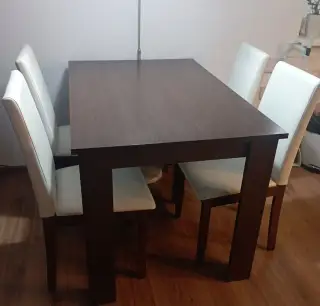 Jedálensky stôl a stoličky
