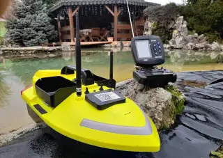 Zavažacia zakrmovacia lodka s GPS a farebným sonarom aj bez