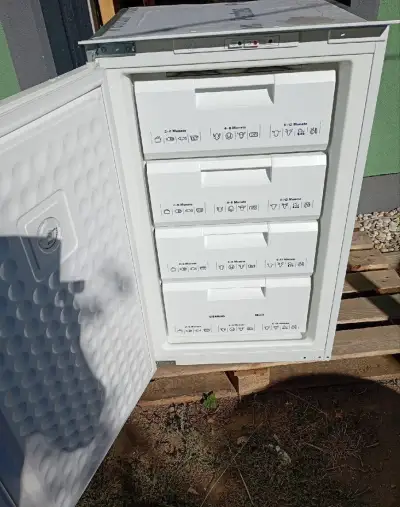Vstavaná mraznička Siemens