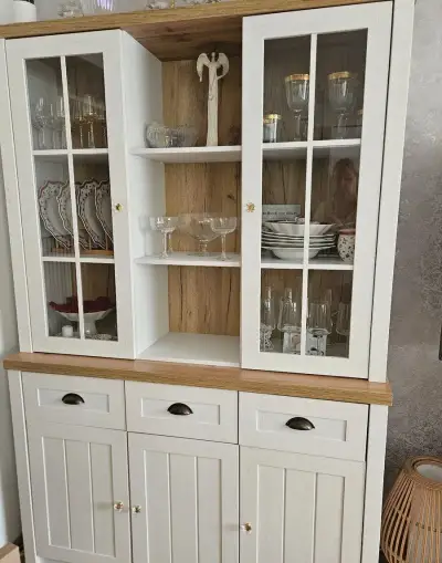 Jedálenska komoda + nadstavec Markskel