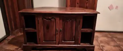 Masívny TV stolík / komoda z exotického dreva (palisander)