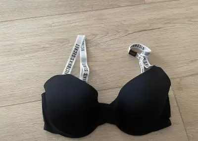 Čierna logo podprsenka od Victoria’s Secret 70D