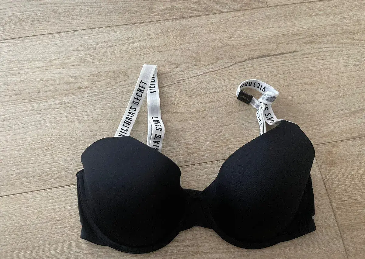 Čierna logo podprsenka od Victoria’s Secret 70D