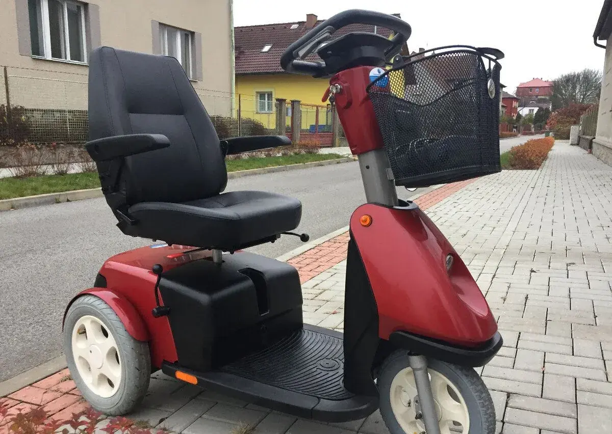 Elektrický invalidný skúter pre seniorov