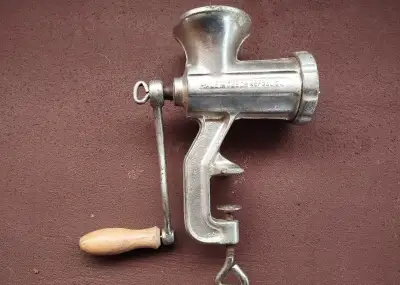 Mlynček na mäso.
