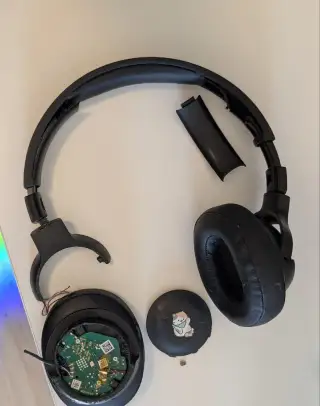 JBL Tune 720 BT na detaily