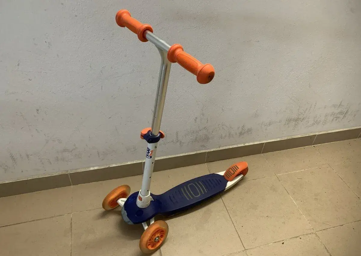 Detská kolobežka Oxelo B1 trojkolesová, modro-oranžová