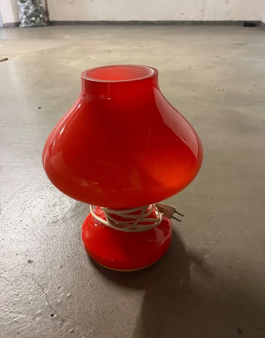 Lampa červena