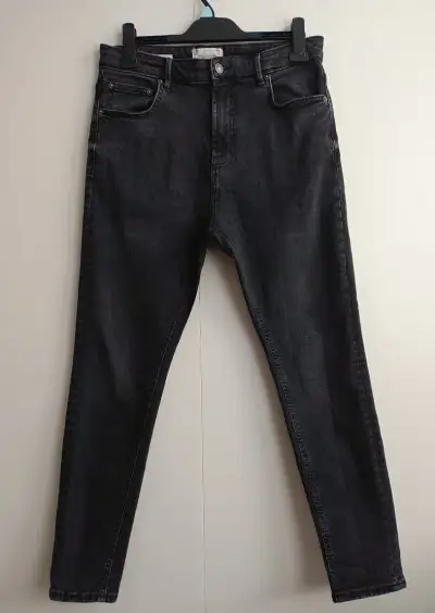 Pánske čierne obtiahnuté rifle (Pull&Bear)