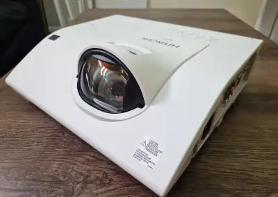 Hitachi CP-CX300WN + držiak na strop