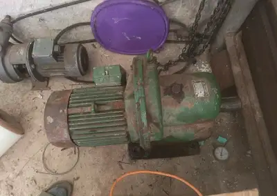 Elektromotor s prevodovkou