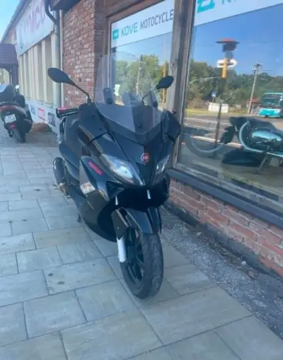 GIlera Nexus 300