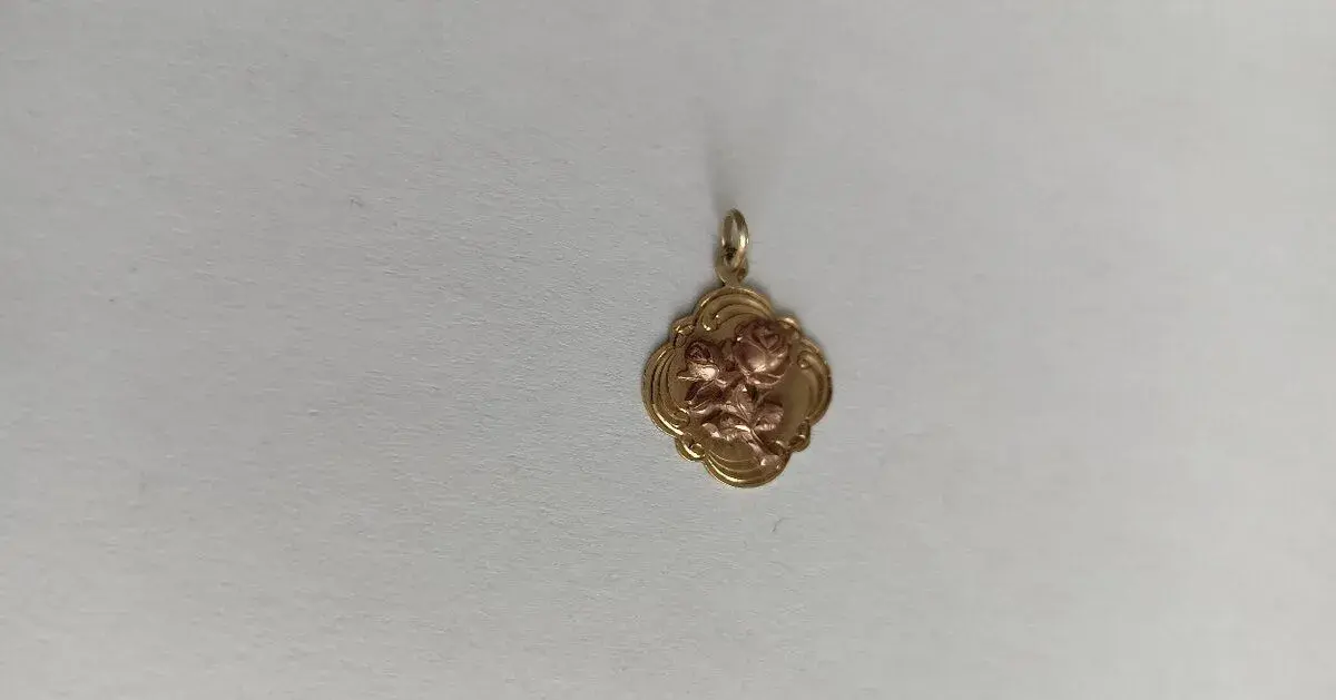 Zlatý prívesok 14kt (585) s ružami – 0,93g