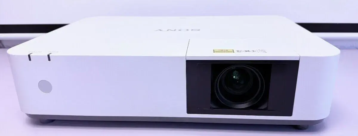 Sony VPL-PHZ10 3LCD laser-5000ANSI, 1920x1200, 500 000:1-top