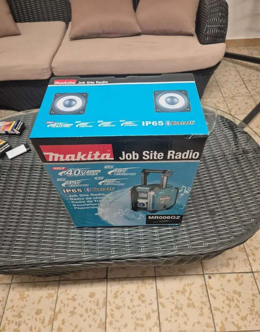 Makita rádio MR006g