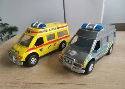Policajné a záchranárske auto