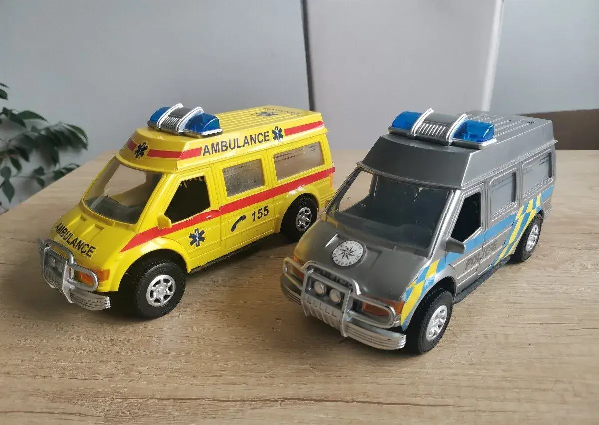 Policajné a záchranárske auto