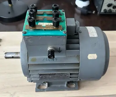 Trojfázový elektromotor