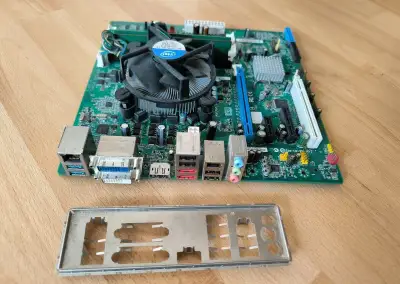 zakladna doska intel DQ67SW, procesor intel i3 2120, 3GB RAM