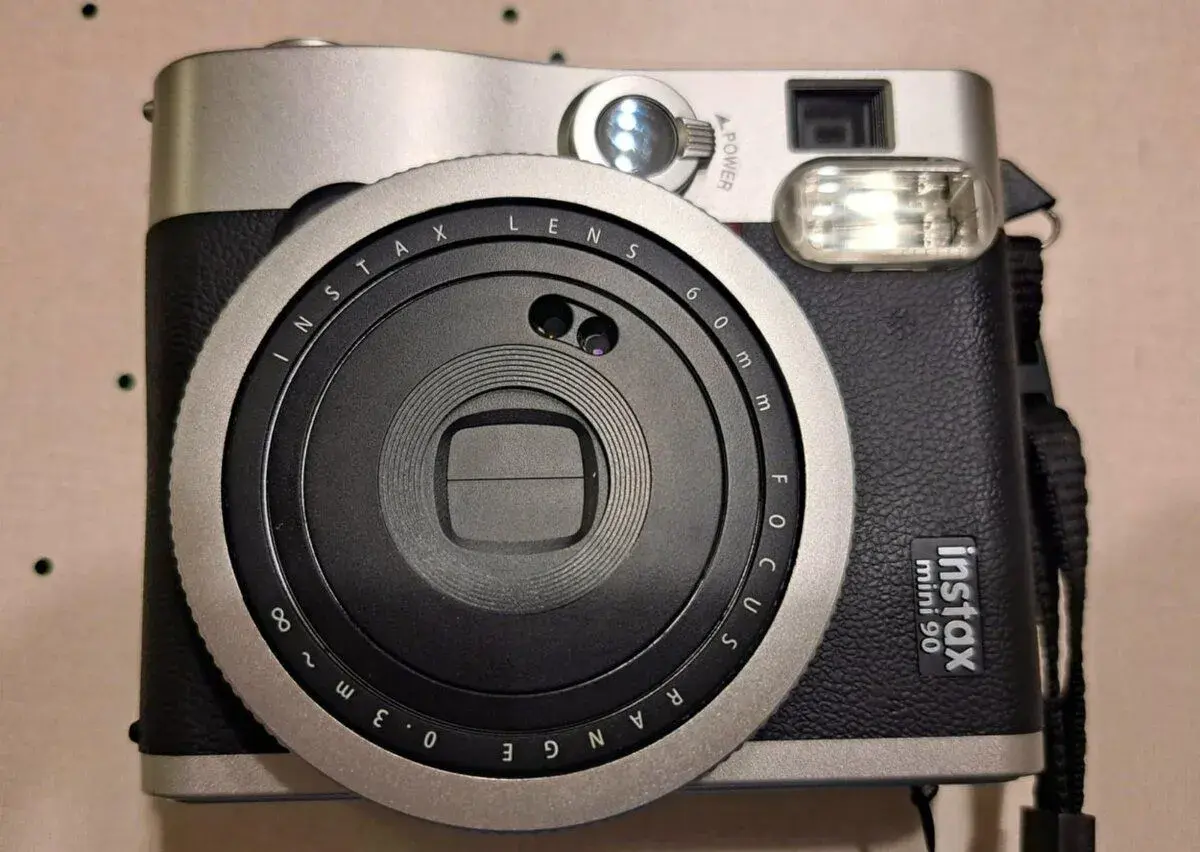 Fujifilm Instax Mini 90 Neo Classic – ako nový