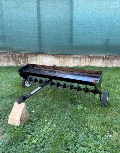 Tažený prevzdušňovač trávnika / aerátor za kosačku (100 cm)