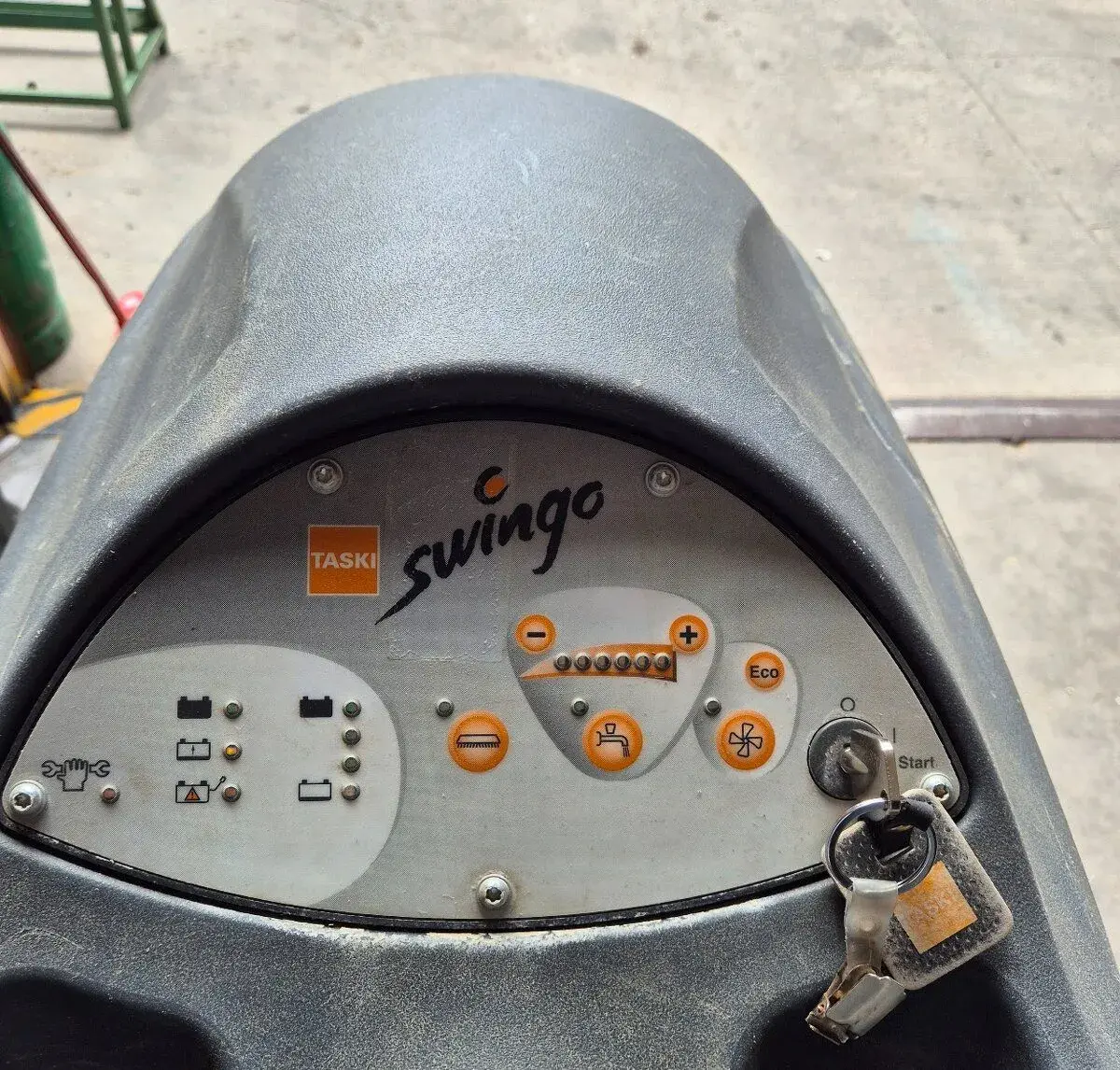 Podlahovy umyvaci automat Taski Swingo 755B