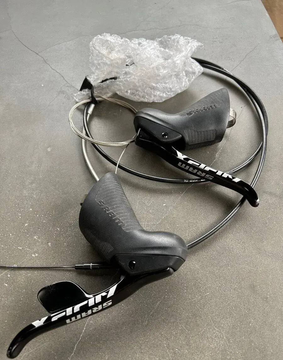 Set cestne brzdove a radiace paky Sram Apex 11