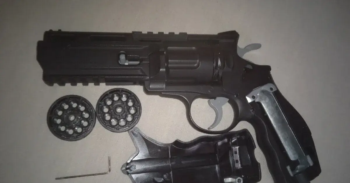 Airsoft co2 revolver h8r