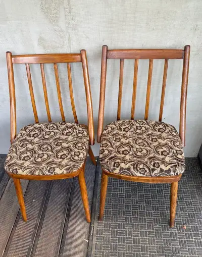 2× drevená retro stolička – spolu 15 €