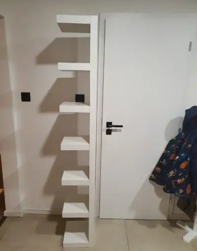 Nástenný policový diel IKEA LACK (biely) – IBA POSKLADANÝ