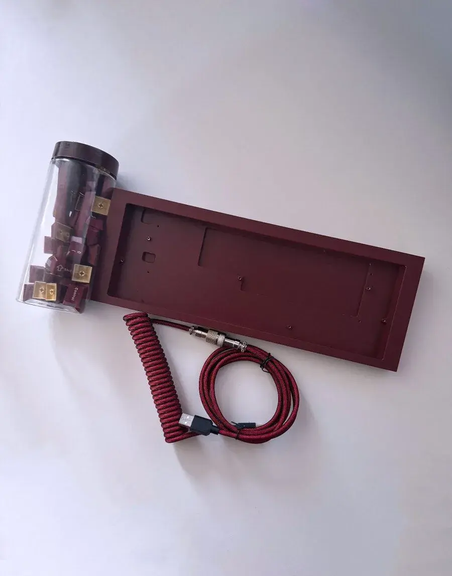Hliníkový case ZT60 + PBT keycapy a coiled kábel [Bordový]