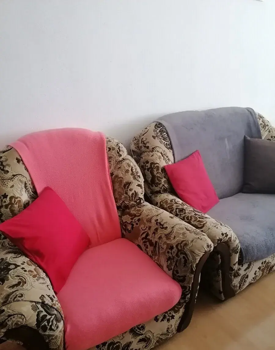SEDAČKU AJ PO KUSE 1,2,3.