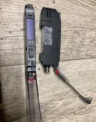 KEYENCE FS-N41C zosilovač optického vlákna M8 so senzorom