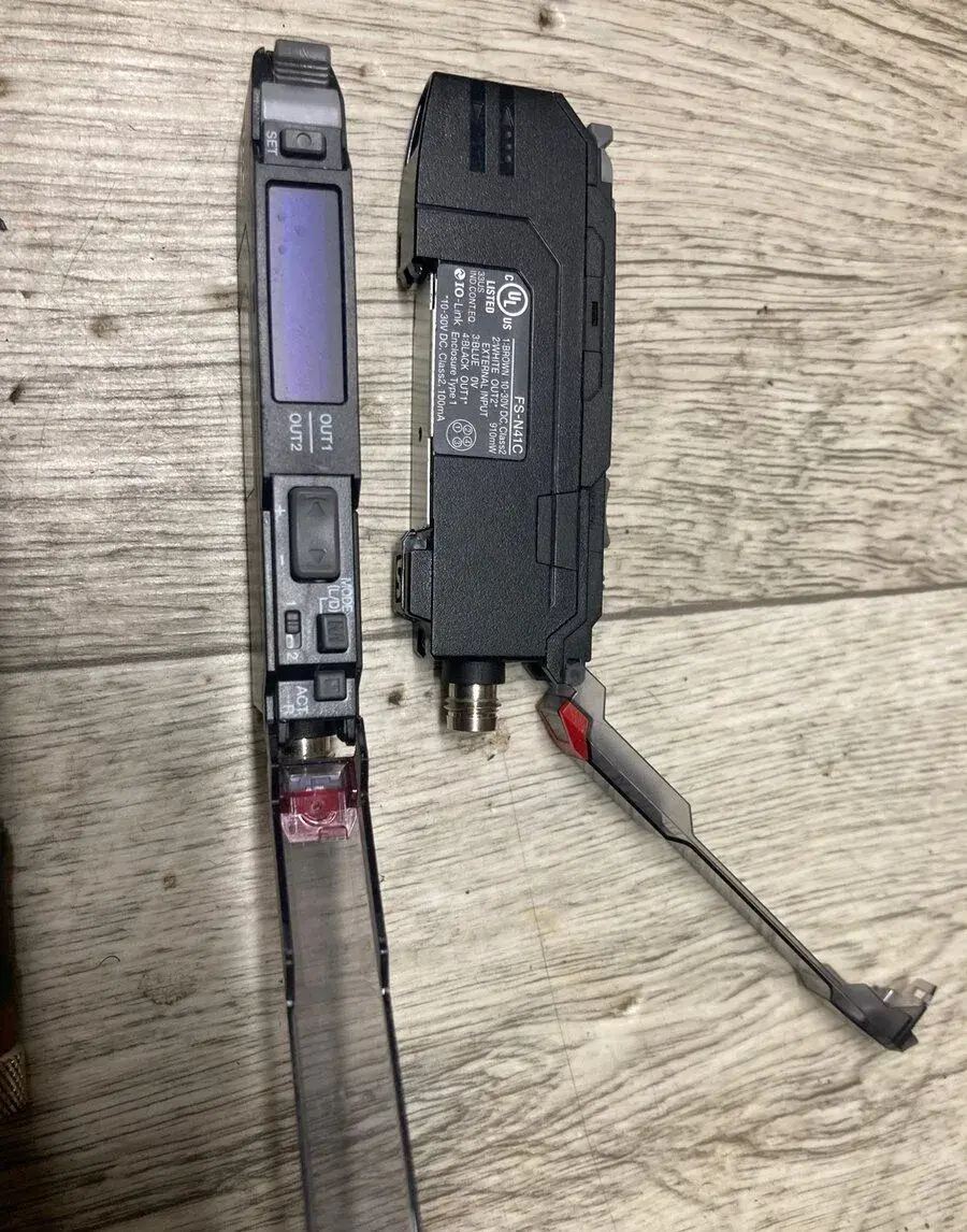 KEYENCE FS-N41C zosilovač optického vlákna M8 so senzorom