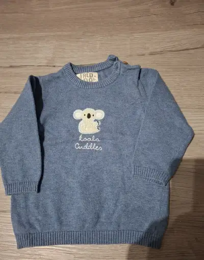 Modrý svetrík s koalou č. 80