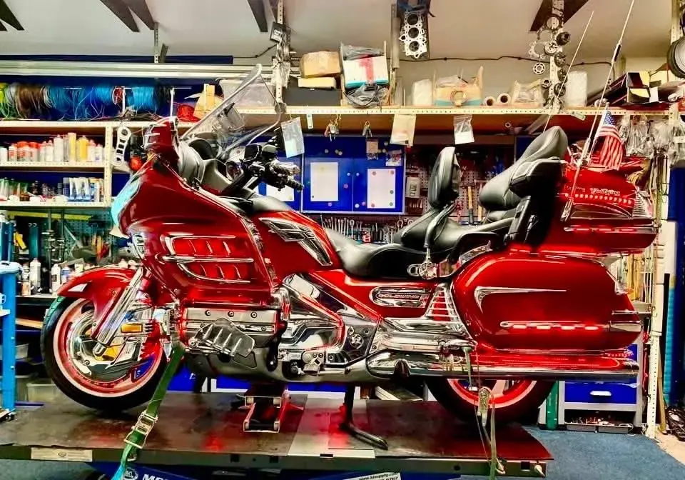 GL1800 Goldwing Ohlins predok zadok chrom kola atd