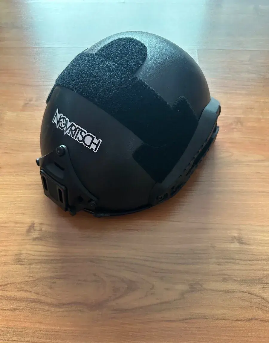 Taktická prilba + púzdro na zásobník