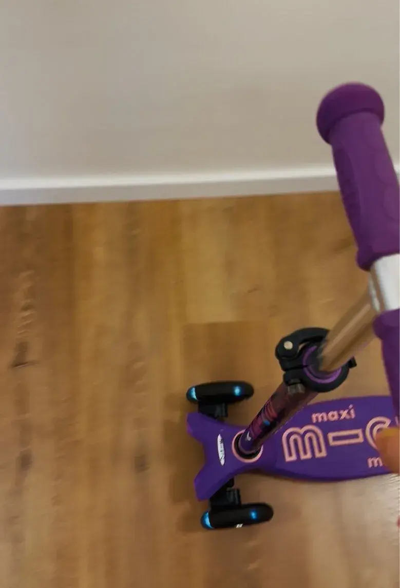 Micro Maxi Deluxe LED Scooter - Purple