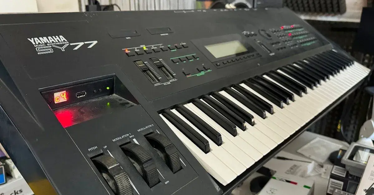 Syntetizátor Yamaha SY77 + USB čítačka