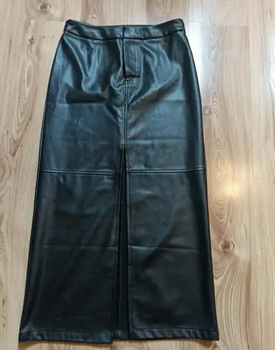 koženkova sukňa M