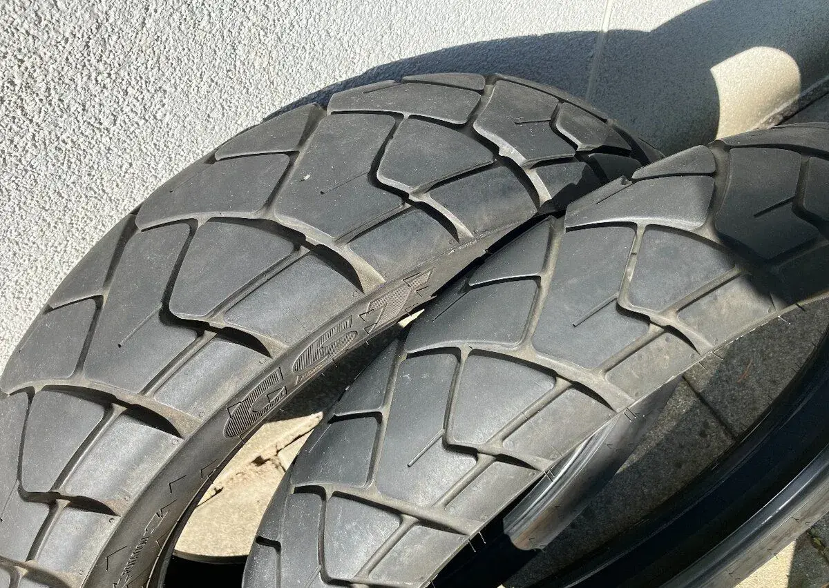 CST RADIAL 17"