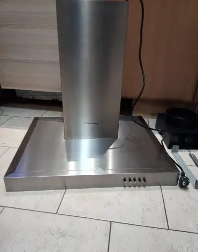 Komínový digestor Electrolux EFC6421X (60 cm) – 420 m3/hod