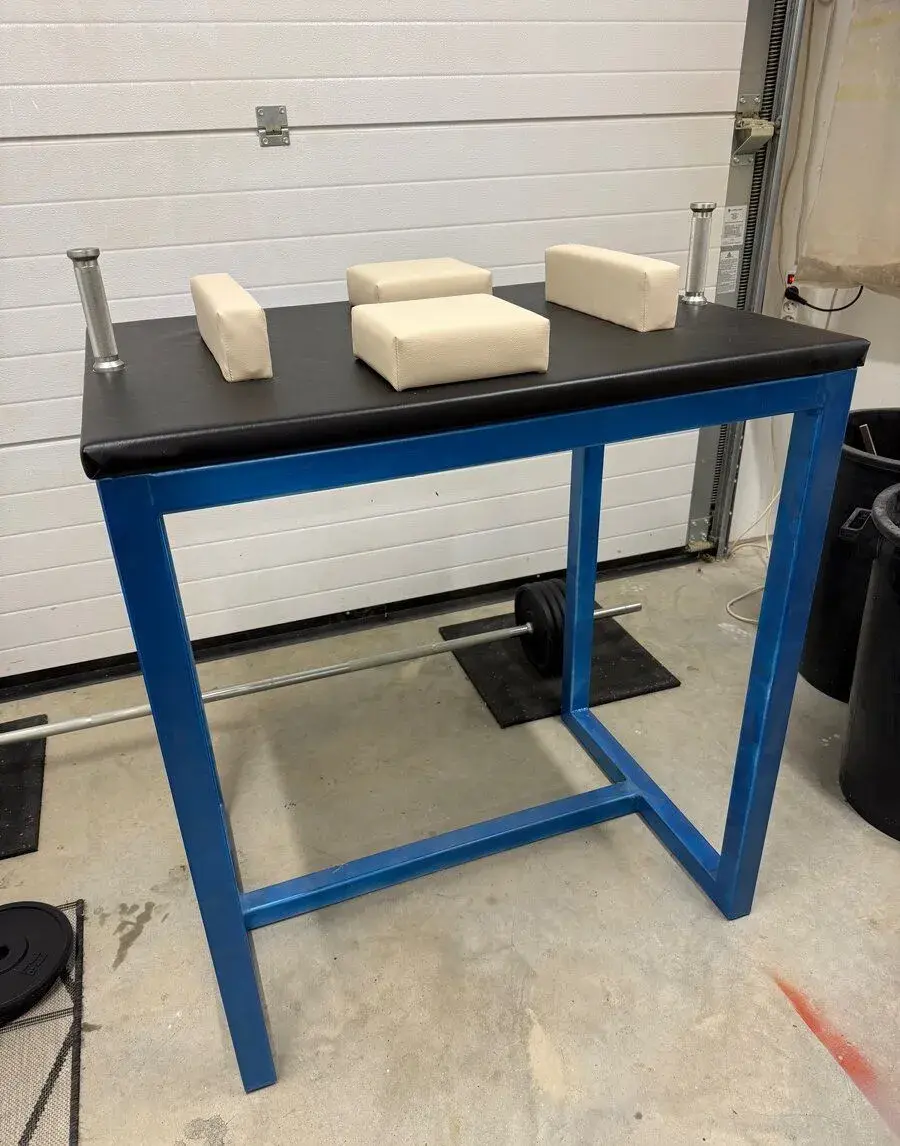 Armwrestling table