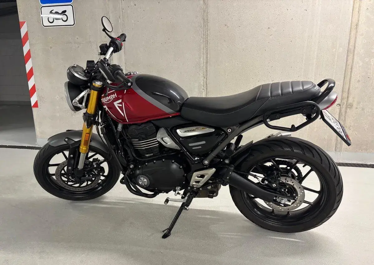 Triumph speed 400